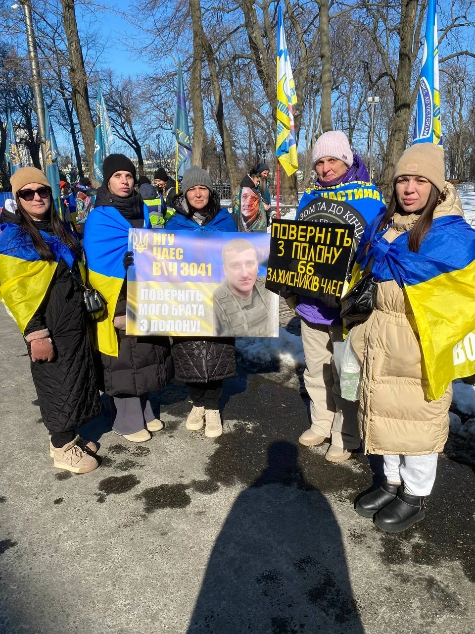 Три роки в полоні: у Києві пройшла мирна акція на підтримку захисників ЧАЕС фото №4