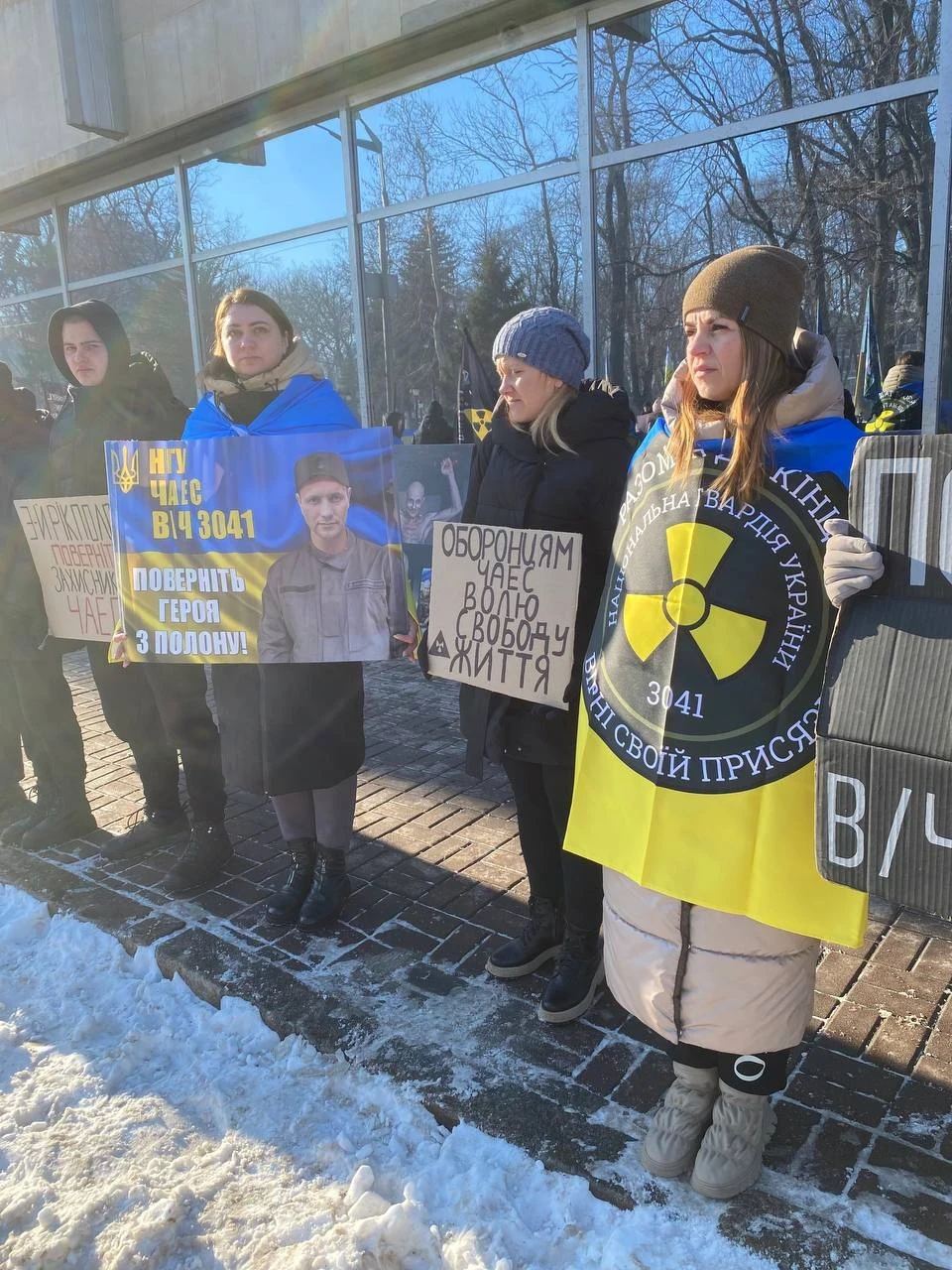 Три роки в полоні: у Києві пройшла мирна акція на підтримку захисників ЧАЕС фото №34