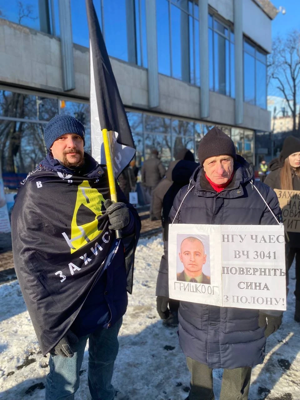 Три роки в полоні: у Києві пройшла мирна акція на підтримку захисників ЧАЕС фото №41