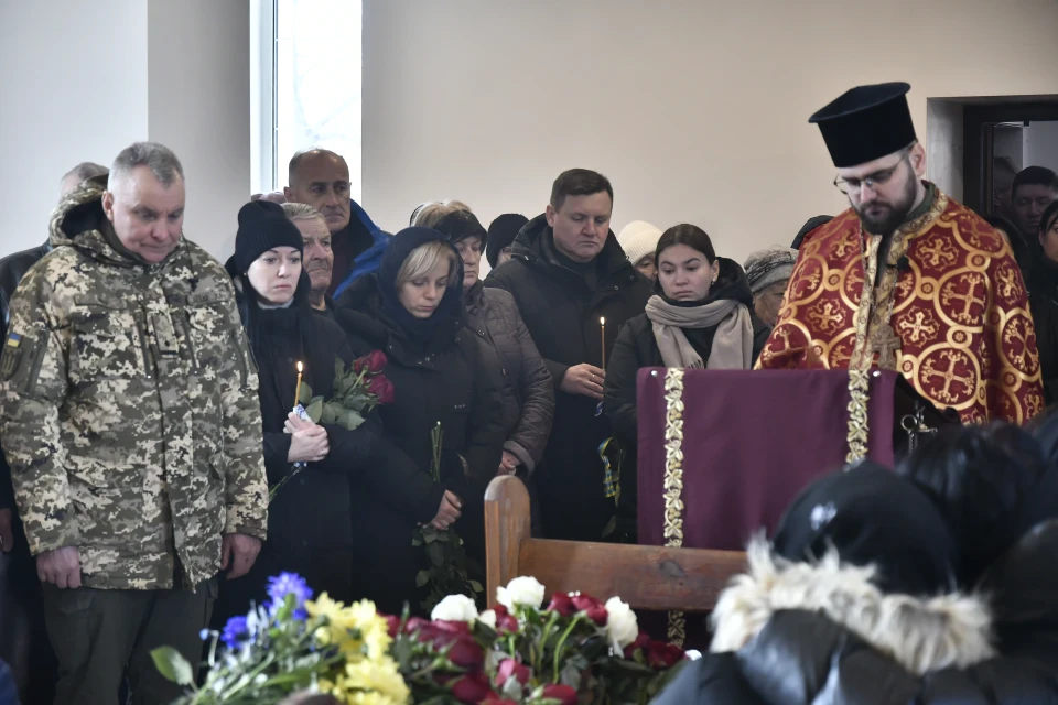 Славутич попрощався з Євгеном Тудаєм: громада провела воїна в останню путь фото №7