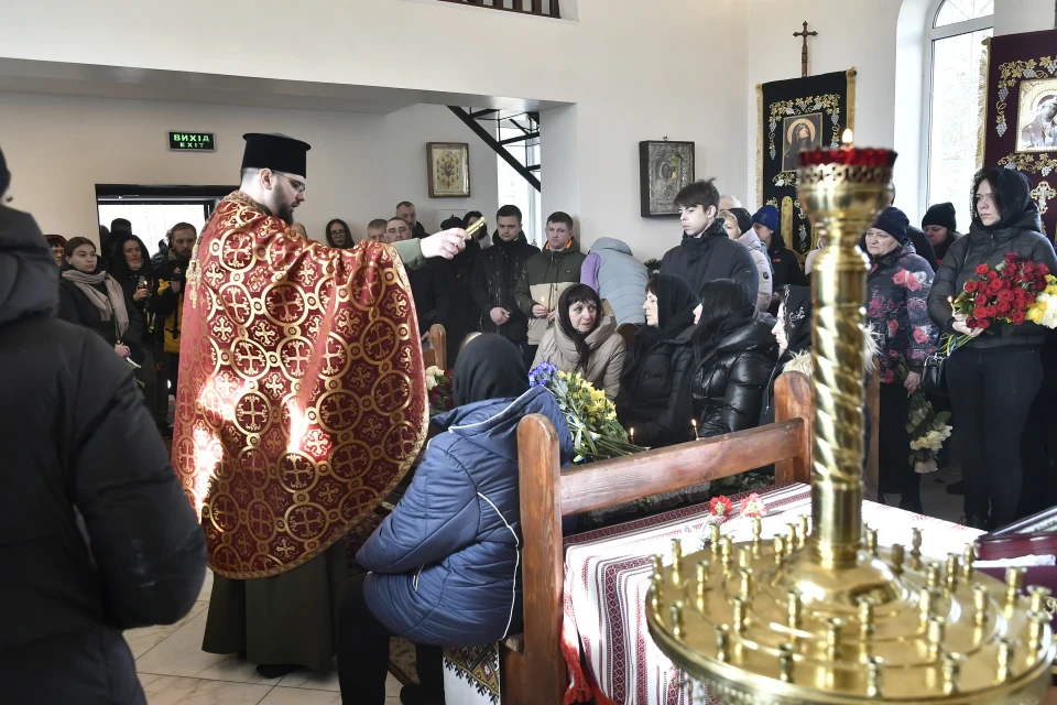 Славутич попрощався з Євгеном Тудаєм: громада провела воїна в останню путь фото №14