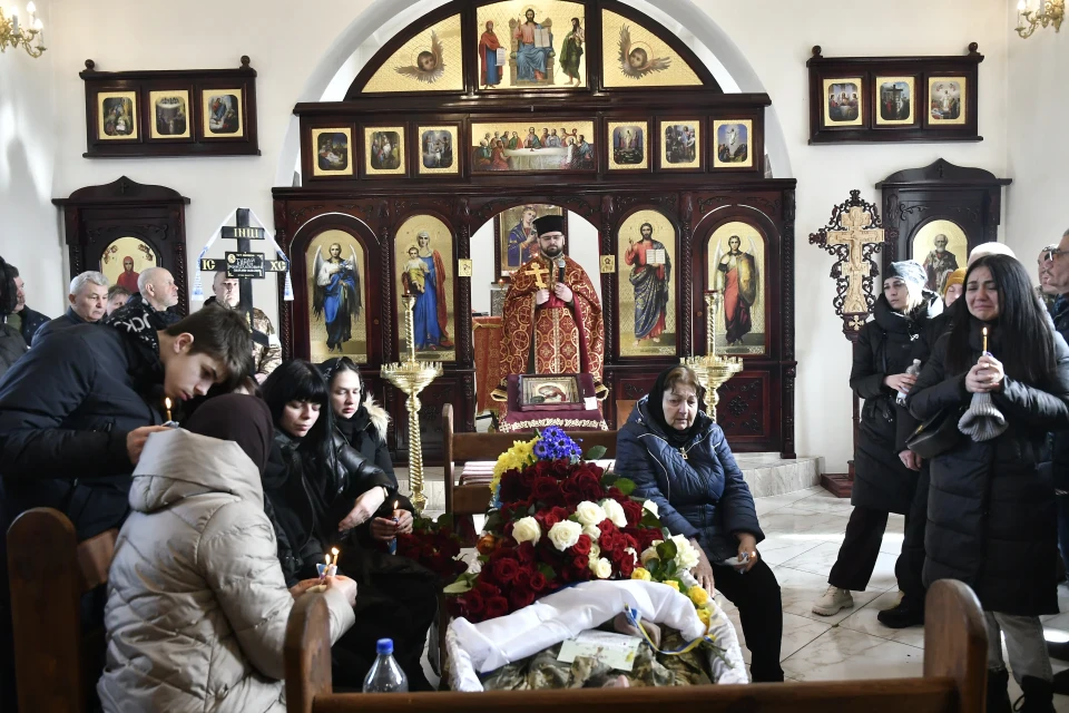 Славутич попрощався з Євгеном Тудаєм: громада провела воїна в останню путь фото №22