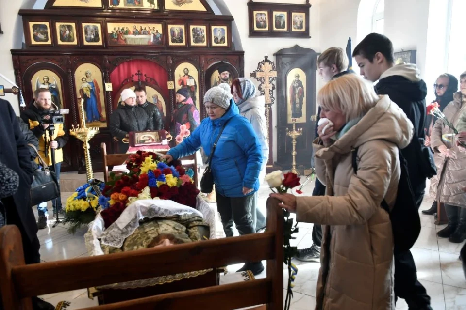 У Славутичі попрощалися із загиблим воїном Андрієм Ярмаком фото №1