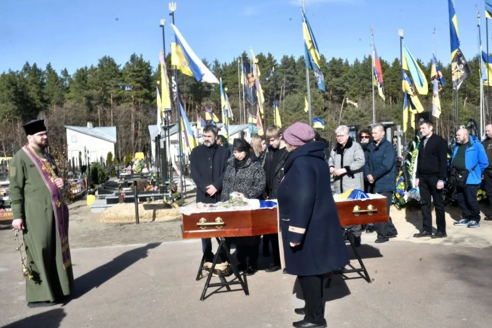 У Славутичі попрощалися із загиблим воїном Андрієм Ярмаком фото №8