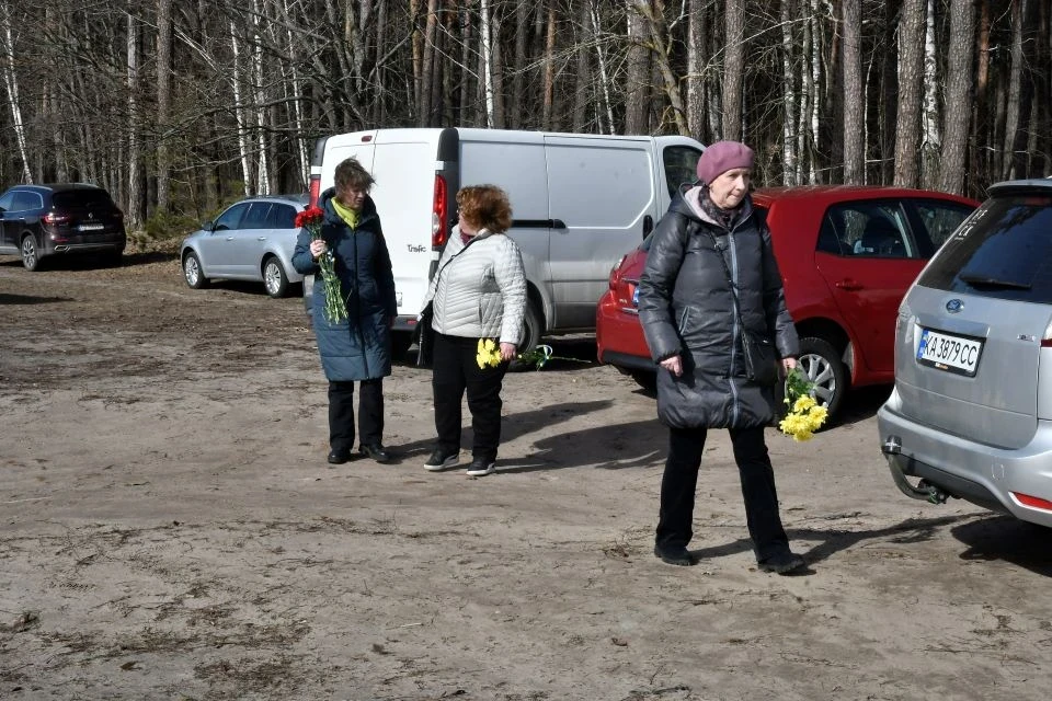 У Славутичі попрощалися із загиблим воїном Андрієм Ярмаком фото №11