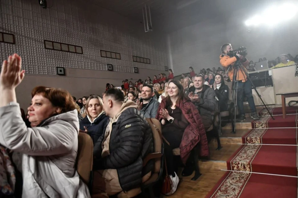 У Славутичі відбувся мистецький захід "Весна, що наближає перемогу" фото №48