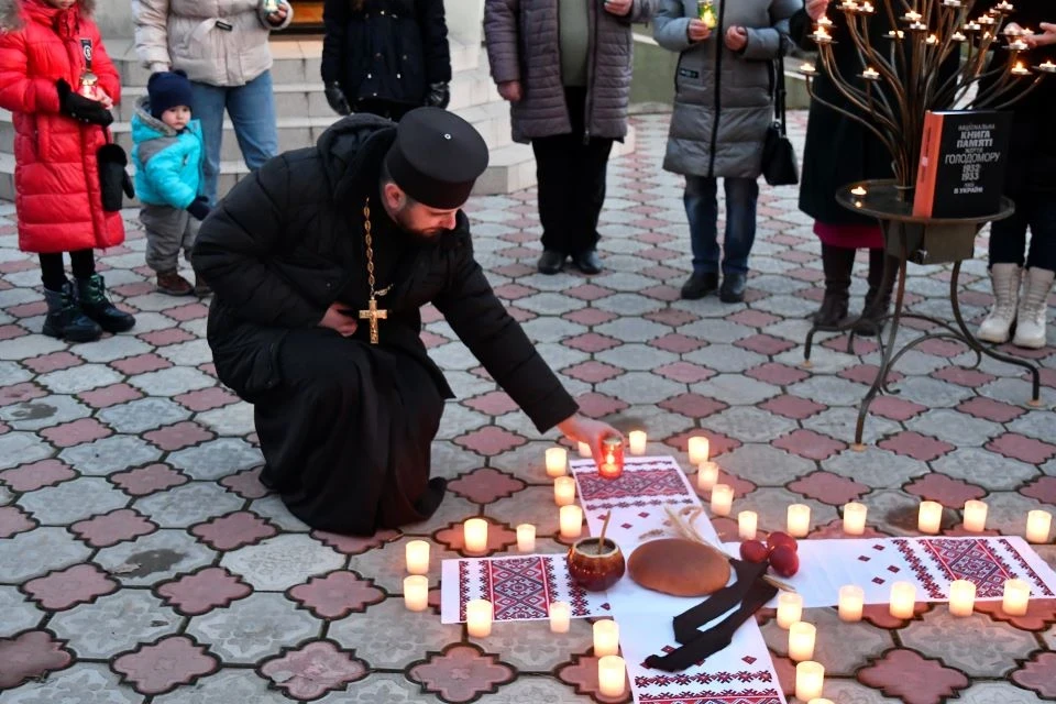 Голодомор: Акція "Запали свічку" у Славутичі (ФОТО) фото №17