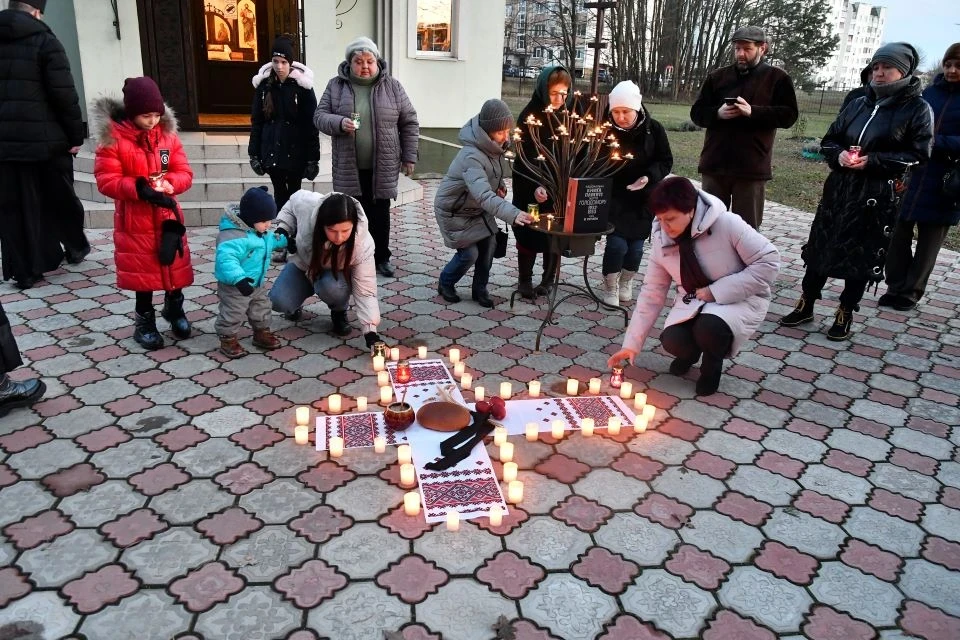 Голодомор: Акція "Запали свічку" у Славутичі (ФОТО) фото №18