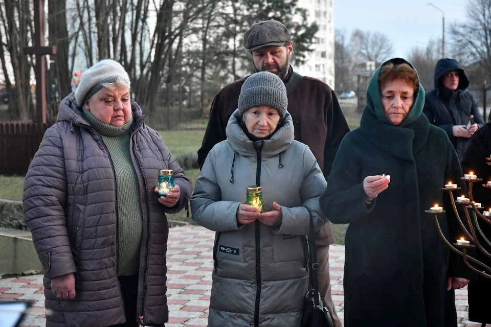 Голодомор: Акція "Запали свічку" у Славутичі (ФОТО) фото №20