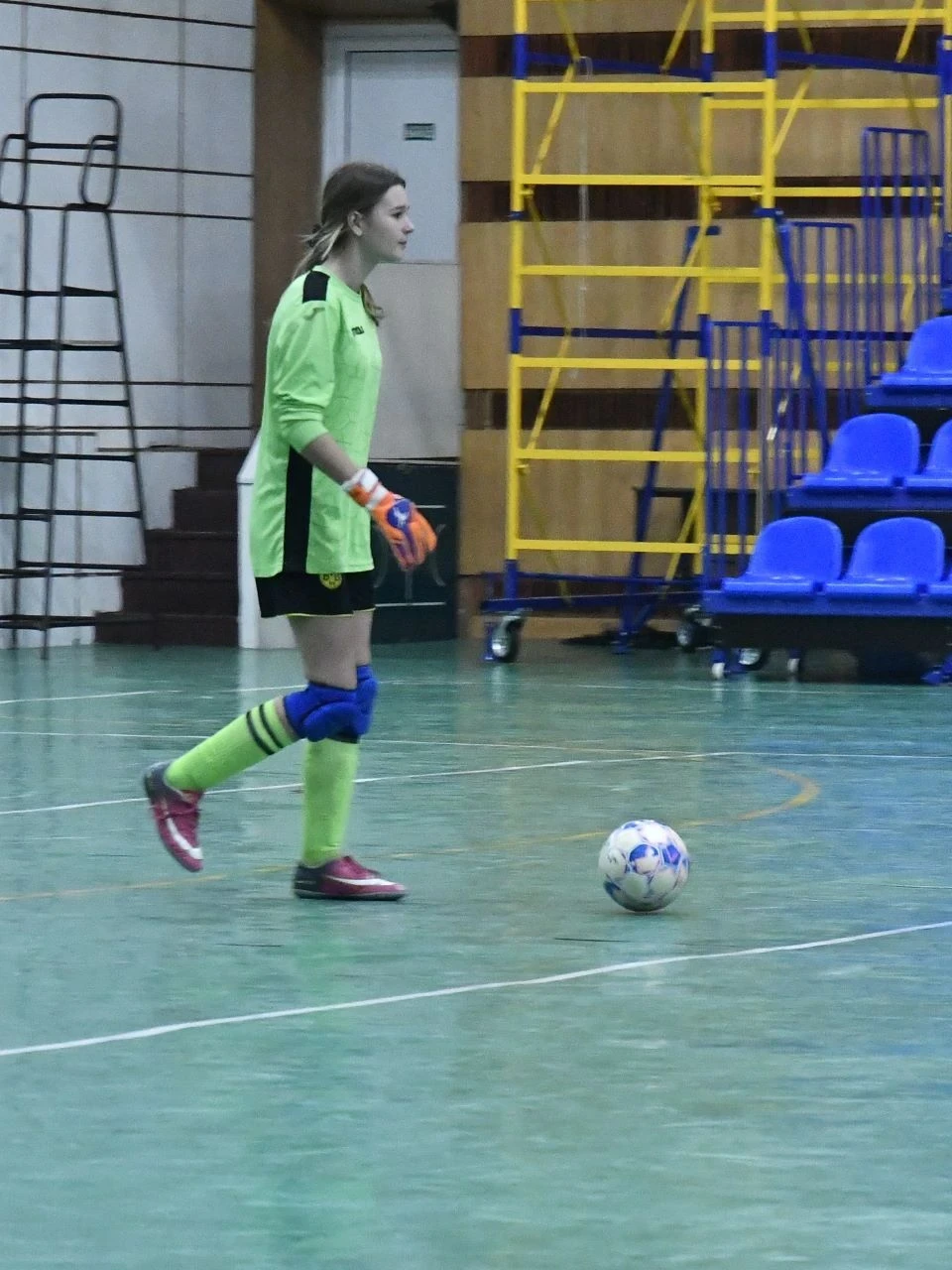 Чемпіонат України з футзалу: Славутицькі дівчата здобувають квиток до фіналу фото №8