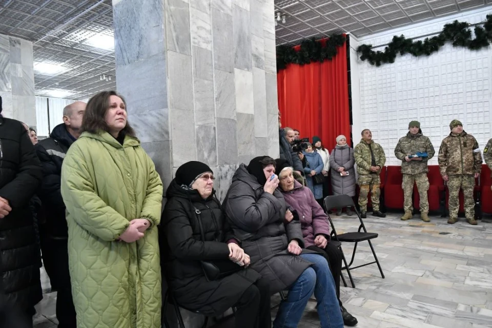 16 грудня у Кіноконцертному комплексі славутичани  попрощалися з героєм Дмитром Вяльком фото №12