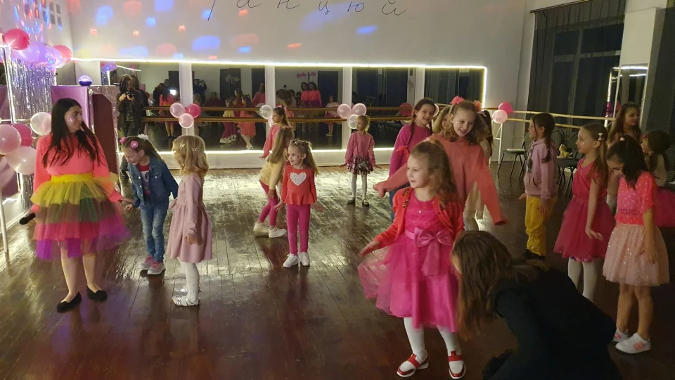 "Barbie-style" у Палаці Дітей та Молоді: Вечірка для маленьких принцес фото №6