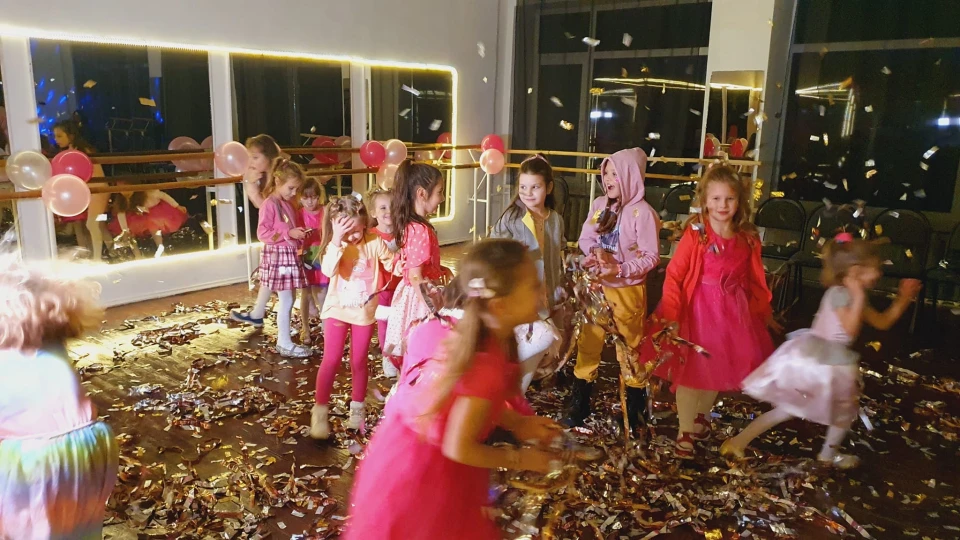 "Barbie-style" у Палаці Дітей та Молоді: Вечірка для маленьких принцес фото №8