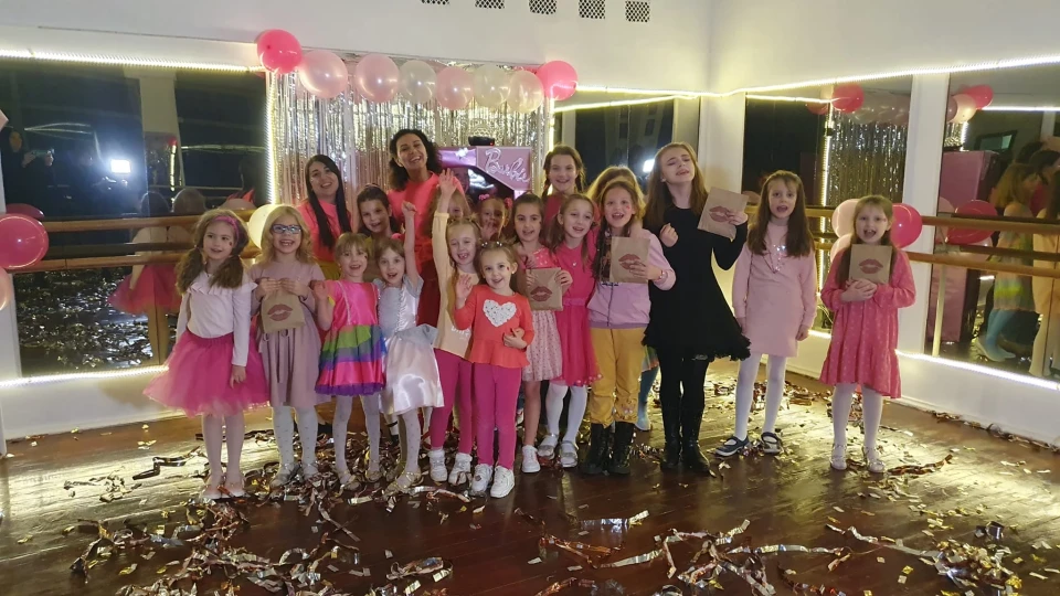 "Barbie-style" у Палаці Дітей та Молоді: Вечірка для маленьких принцес фото №9