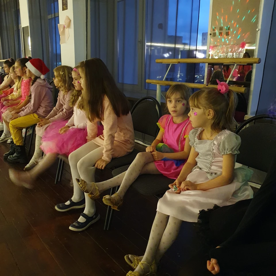 "Barbie-style" у Палаці Дітей та Молоді: Вечірка для маленьких принцес фото №13