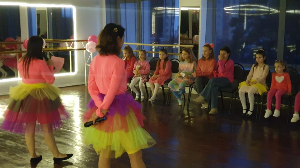 "Barbie-style" у Палаці Дітей та Молоді: Вечірка для маленьких принцес фото №18