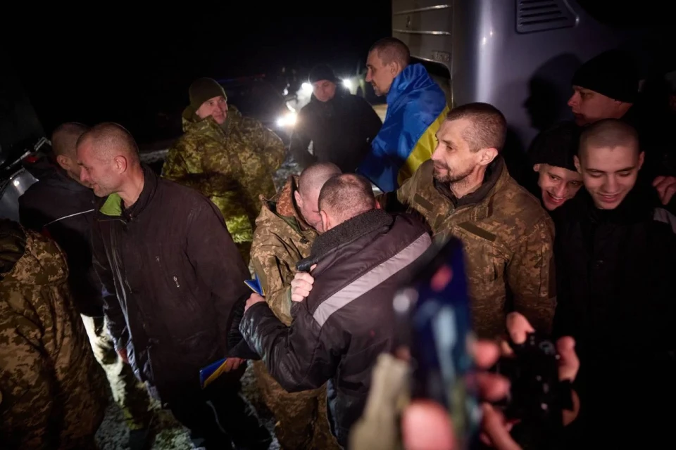 Відбувся ОБМІН ПОЛОНЕНИМИ! Додому повернулись 5 нацгвардійців ЧАЕС! 230 українських воїнів вдома!  фото №11