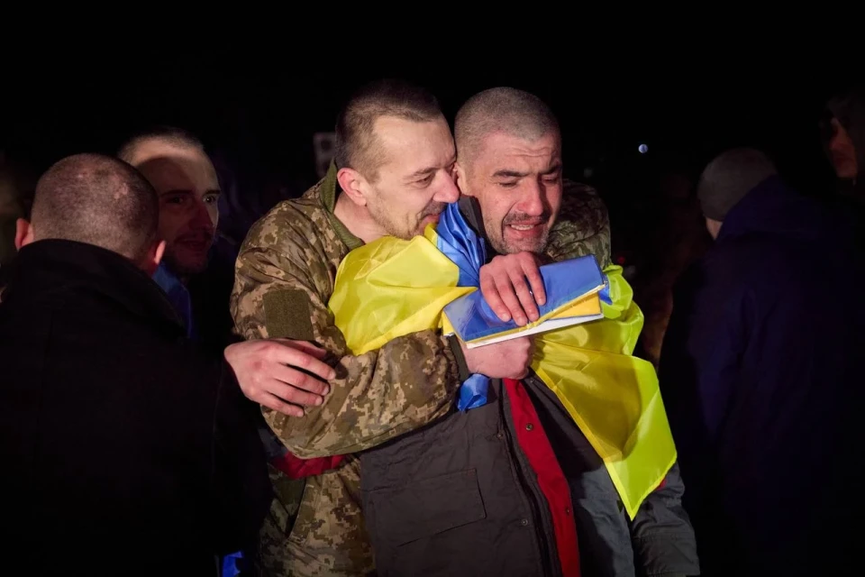 Відбувся ОБМІН ПОЛОНЕНИМИ! Додому повернулись 5 нацгвардійців ЧАЕС! 230 українських воїнів вдома!  фото №12