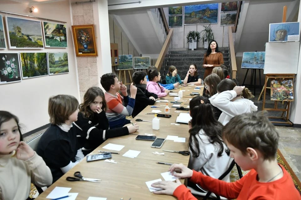 "Ангели пам'яті": Славутицькі діти вшановують пам'ять Кіборгів фото №2