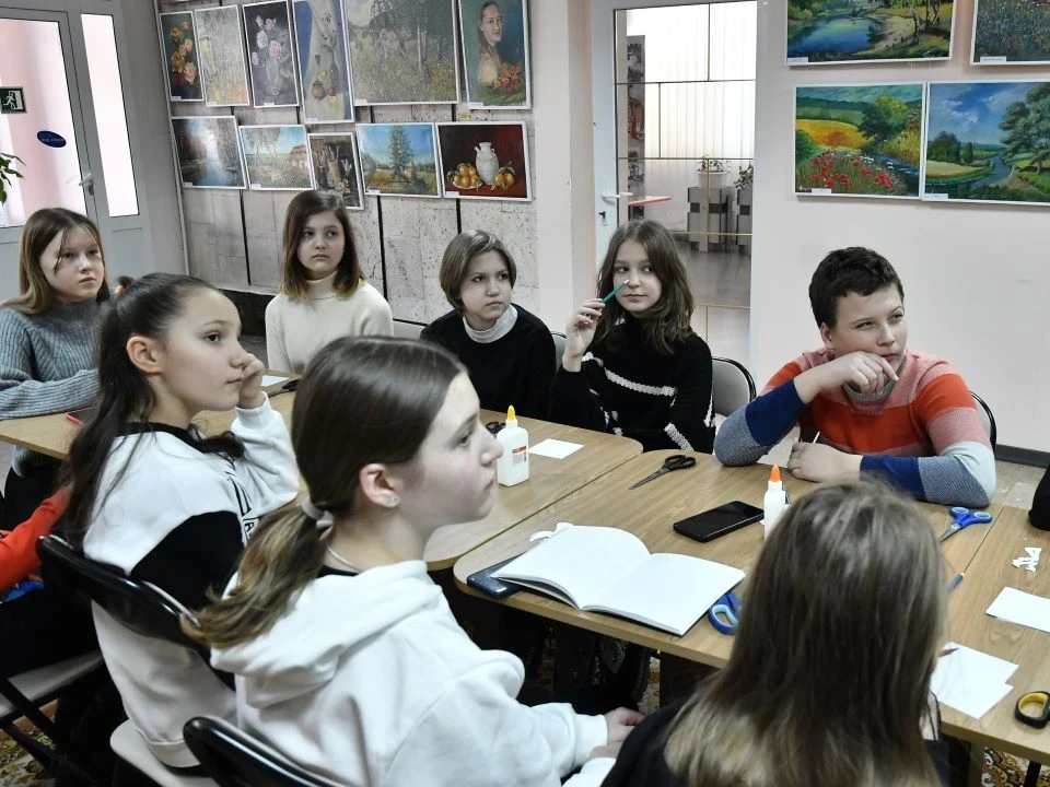 "Ангели пам'яті": Славутицькі діти вшановують пам'ять Кіборгів фото №4