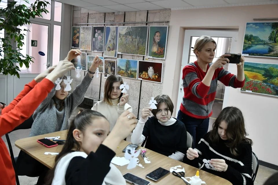 "Ангели пам'яті": Славутицькі діти вшановують пам'ять Кіборгів фото №11