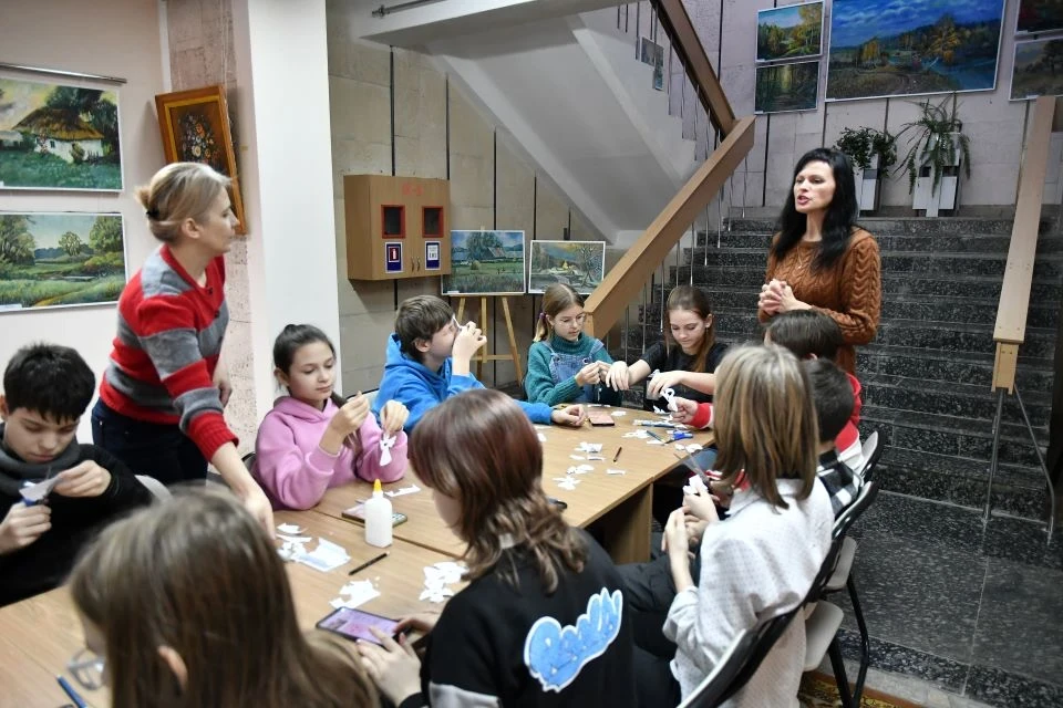 "Ангели пам'яті": Славутицькі діти вшановують пам'ять Кіборгів фото №12