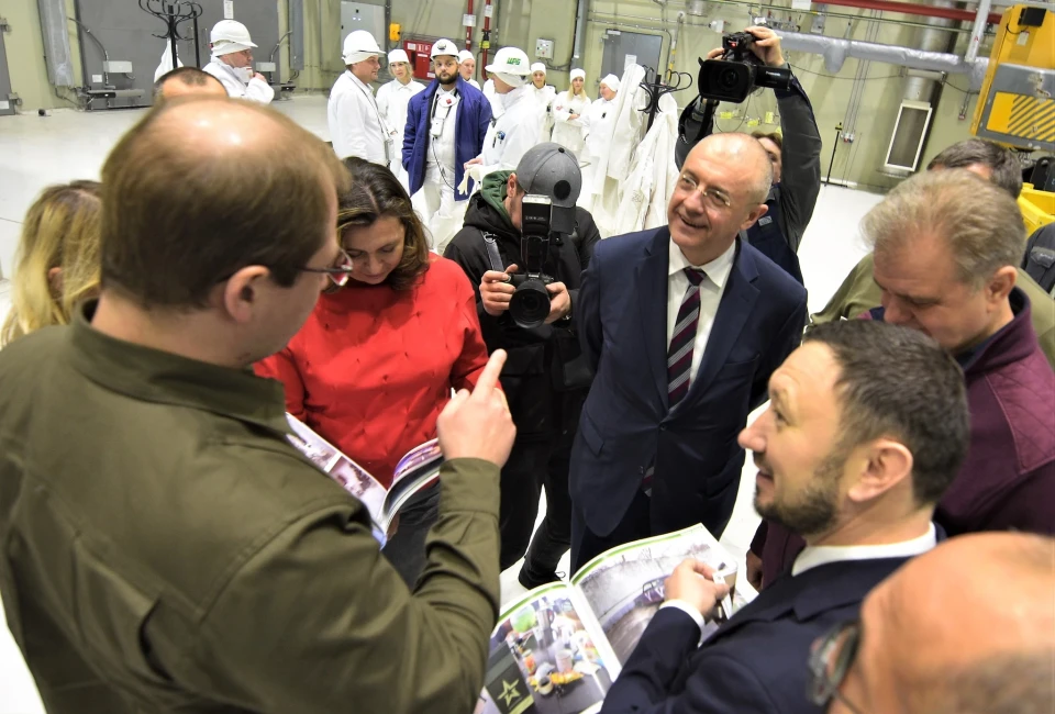 Міжнародний форум "United for Nature": Делегація на чолі з Міністром захисту довкілля відвідала Чорнобильську АЕС та зону відчуження фото №9