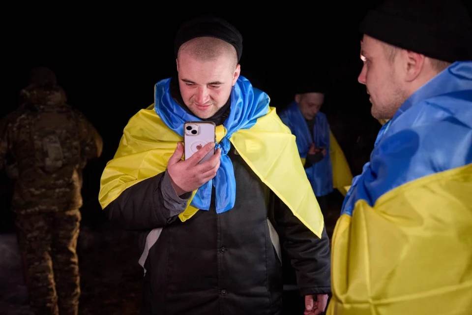 Відбувся ОБМІН ПОЛОНЕНИМИ! 100 українських Захисників вдома! фото №1