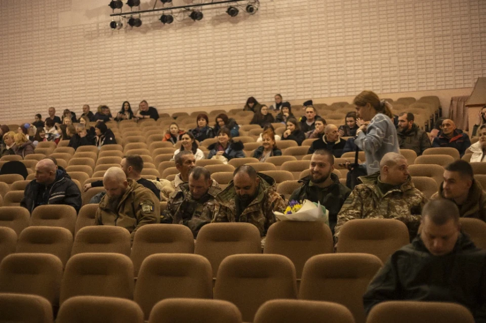 Благодійний концерт у Славутичі: «Команда А» у зірковому складі відвідала місто і зібрала понад 12 000 гривень на потреби ЗСУ фото №4