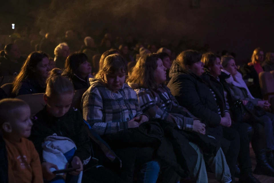 Благодійний концерт у Славутичі: «Команда А» у зірковому складі відвідала місто і зібрала понад 12 000 гривень на потреби ЗСУ фото №9