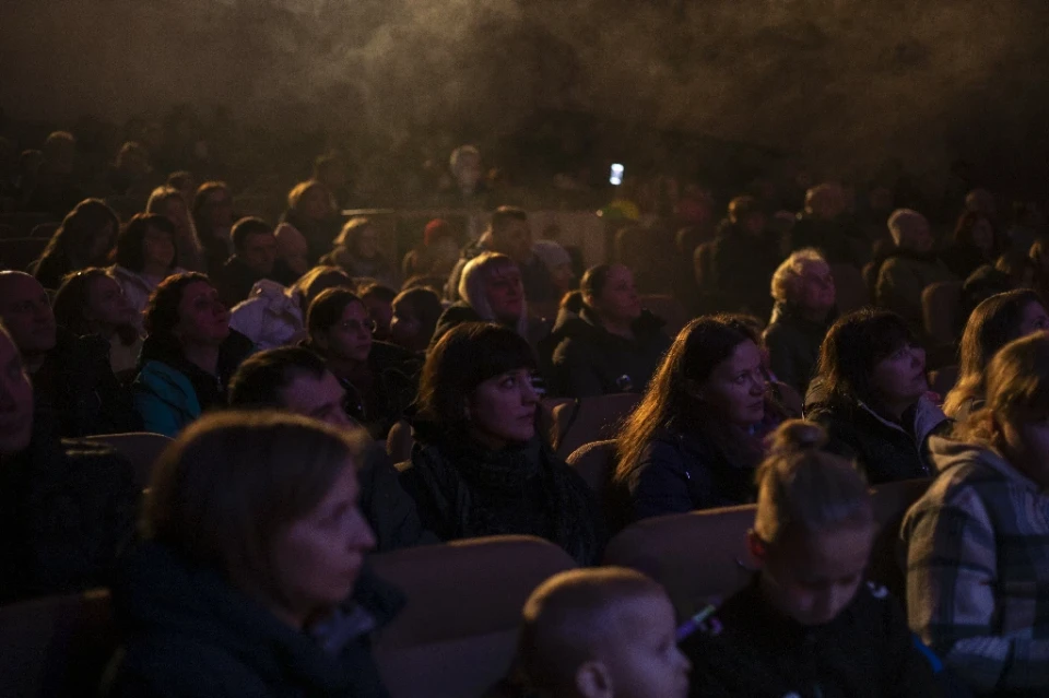 Благодійний концерт у Славутичі: «Команда А» у зірковому складі відвідала місто і зібрала понад 12 000 гривень на потреби ЗСУ фото №10