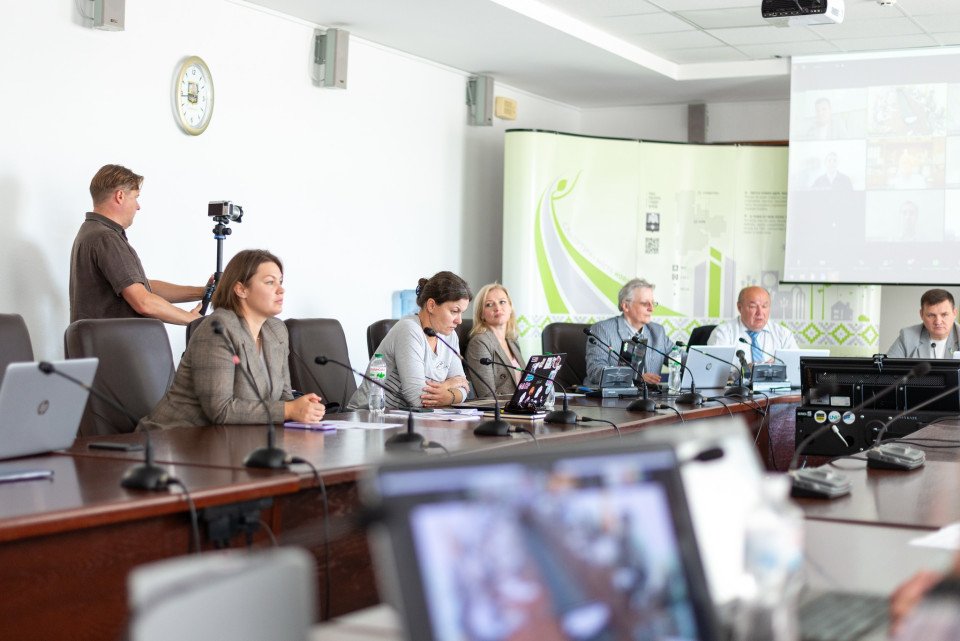 В Славутичі обговорили питання поводження з відпрацьованим ядерним паливом фото №5