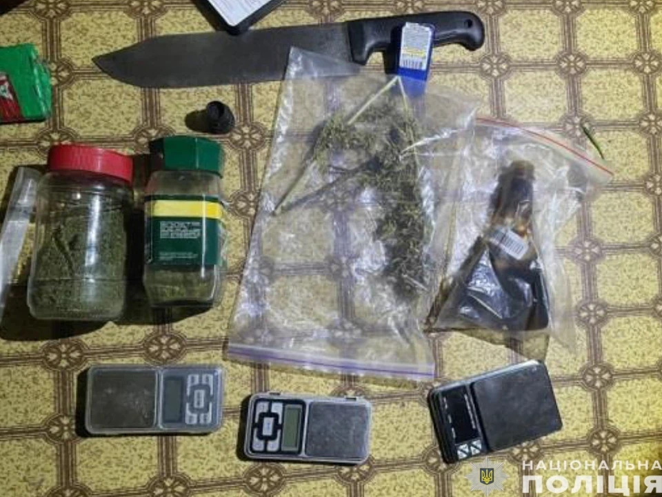 Понад 2 кг наркотиків та арсенал зброї знайшли у чернігівця! фото №9