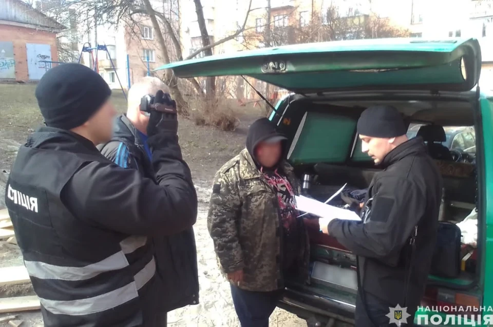 Чернігівські поліцейські затримали групу наркодилерів і вилучили понад 11 кілограмів наркотиків фото №3