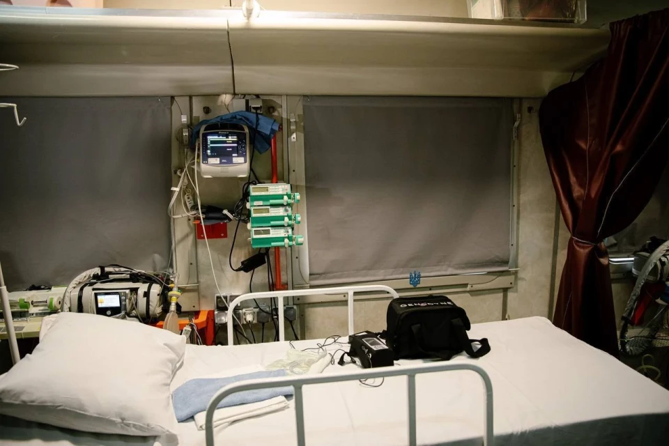 Нова ера медичної допомоги: Перша в Україні медична евакуаційна залізнична лікарня! фото №1