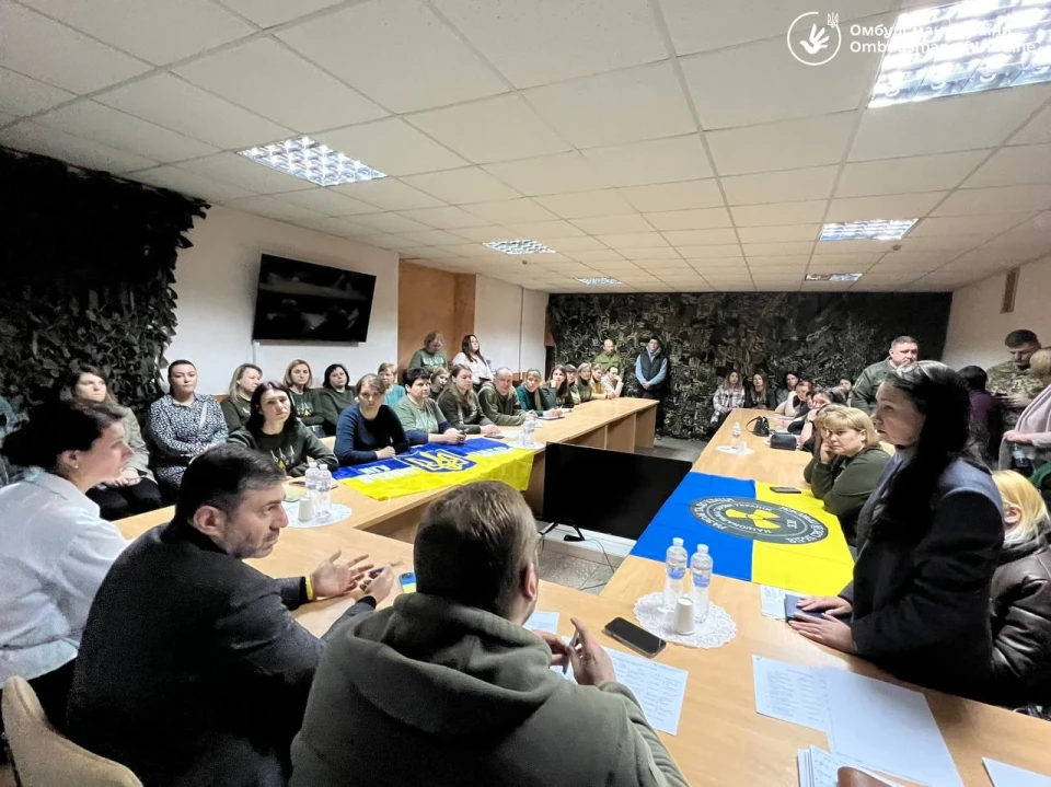 Омбудсман України зустрівся з родинами військовополонених ЧАЕС у Чернігові фото №4