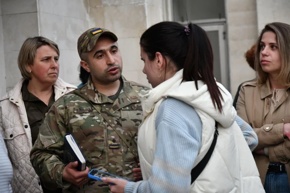 Підтримка та надія: в Славутичі відбулася зустріч з командиром військової частини фото №4