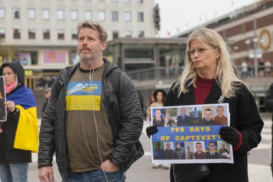 Стокгольм підтримав Захисників ЧАЕС:  Як пройшов мирний мітинг на підтримку полонених нацгвардійців фото №4