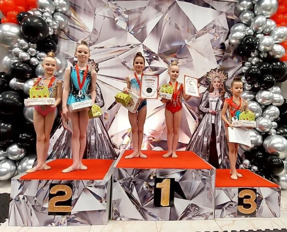 Вражаючі результати: Славутицькі гімнастки виступили на Всеукраїнському турнірі "Королівство кривих дзеркал" фото №9