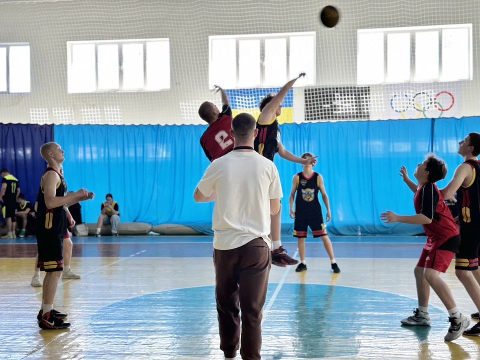 Славутицькі баскетболісти прийняли участь у районному етапі всеукраїнських змагань "Пліч-о-пліч" з баскетболу фото №5