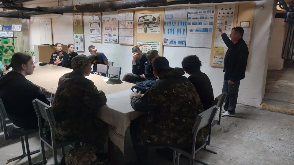 «Захист України» - Славутицькі випускники пройшли 3-денні курси та отримали відзнаки фото №2
