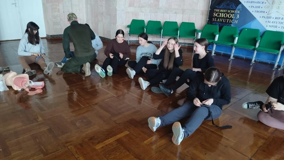 «Захист України» - Славутицькі випускники пройшли 3-денні курси та отримали відзнаки фото №4