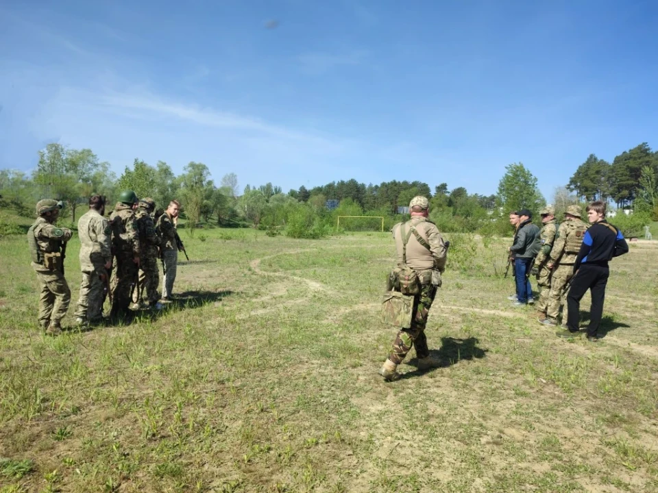 «Захист України» - Славутицькі випускники пройшли 3-денні курси та отримали відзнаки фото №7