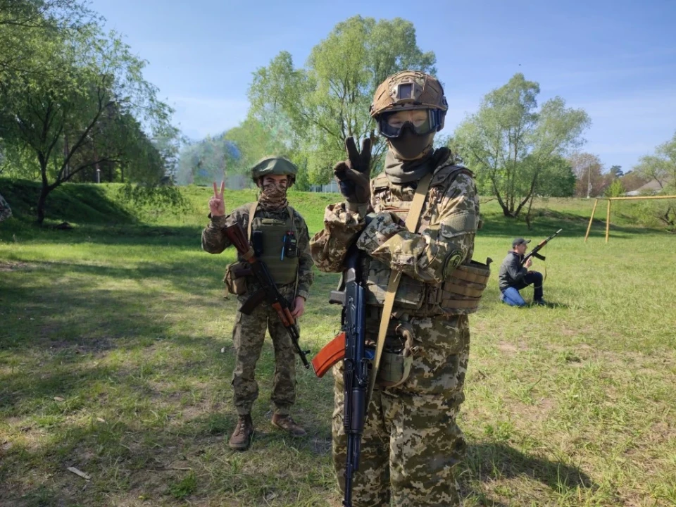 «Захист України» - Славутицькі випускники пройшли 3-денні курси та отримали відзнаки фото №8