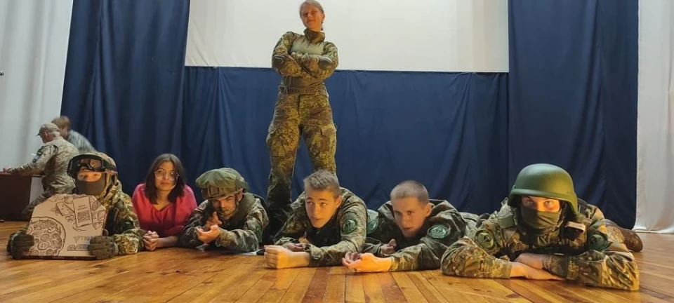 «Захист України» - Славутицькі випускники пройшли 3-денні курси та отримали відзнаки фото №10