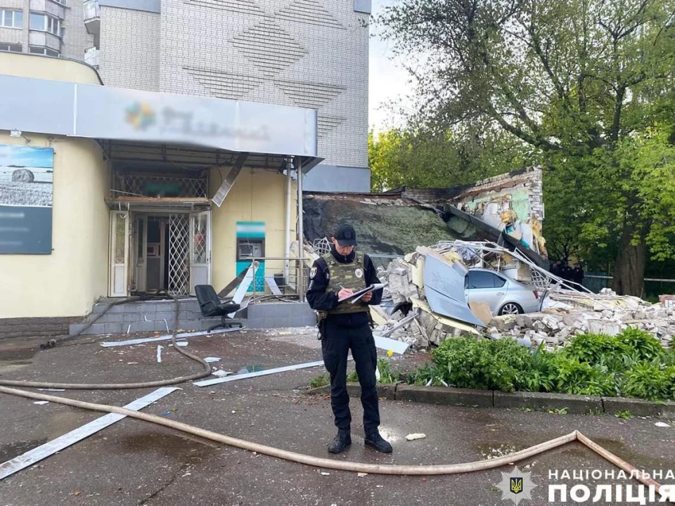 Вибухнув банк: У Чернігові поліція розслідує обставини вибуху фото №2
