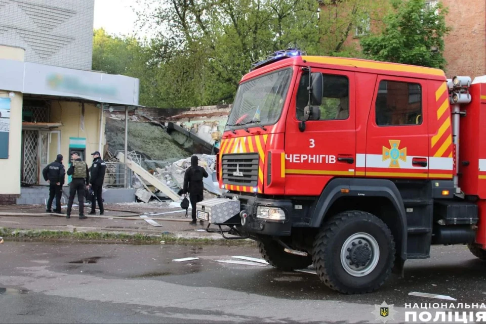 Вибухнув банк: У Чернігові поліція розслідує обставини вибуху фото №4