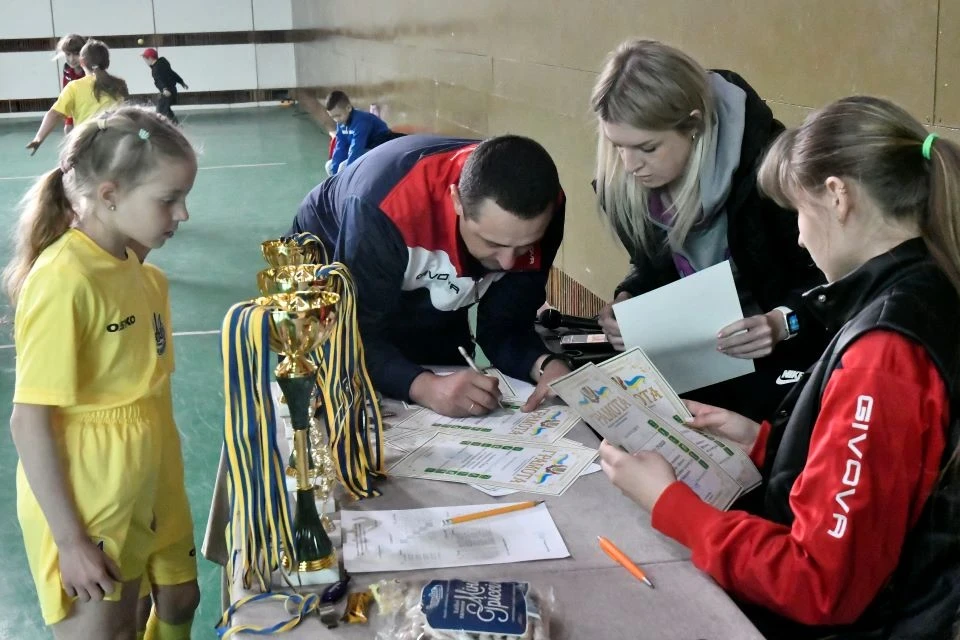 КДЮСШ-ОЛІМП здобуває перемогу на чемпіонаті з футзалу у Славутичі фото №1