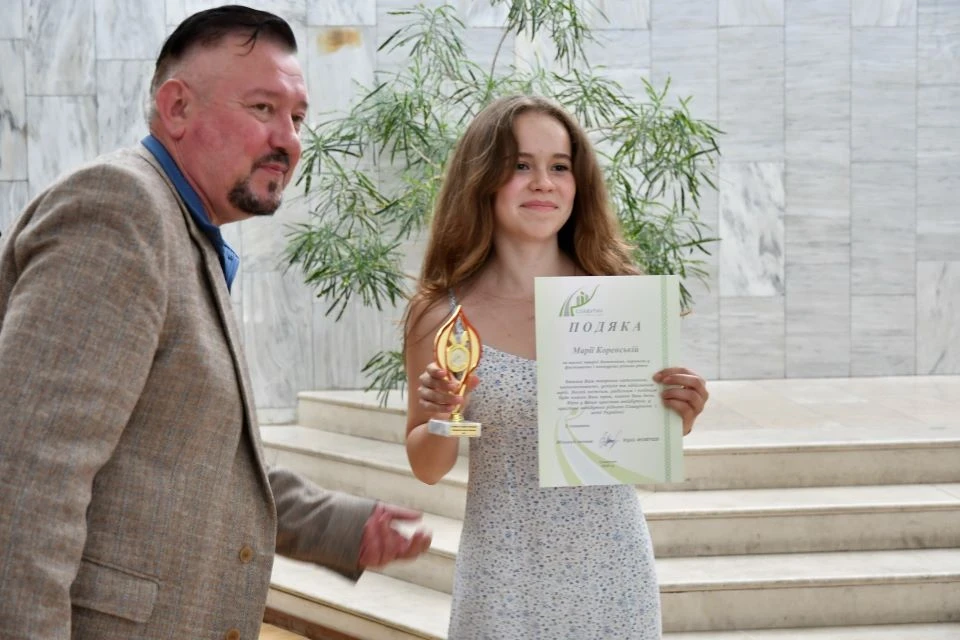 Ми – Українці! Нагородження обдарованих та талановитих дітей Славутича фото №4