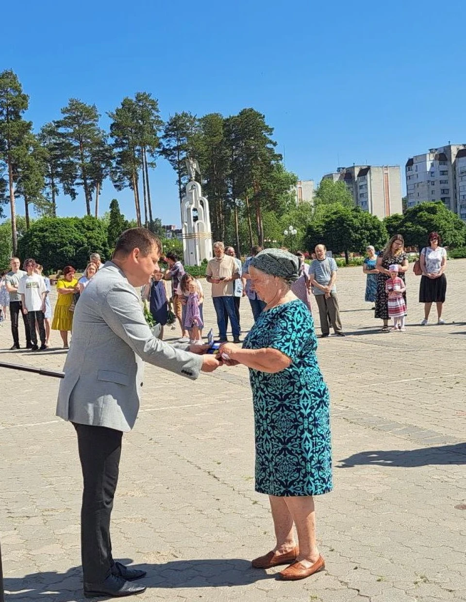 Славутич дякує: родини загиблих Героїв отримали відзнаки «Почесний громадянин міста» (фото) фото №10